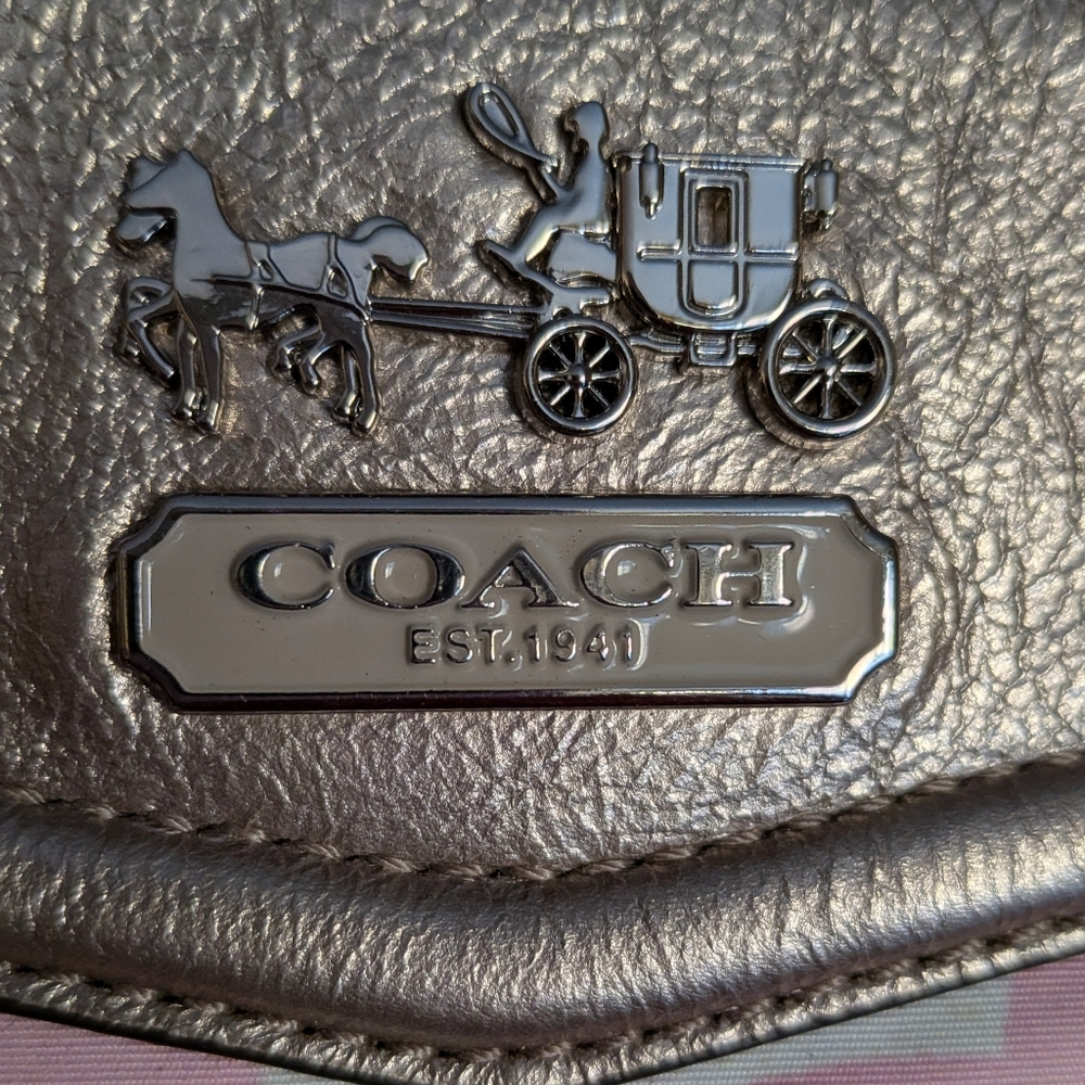 Coach Madison Floral Print Large Wristlet - NWT - Picture 3 of 11